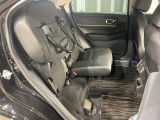 後席をはね上げれば、「もうひとつの荷室」が生まれます。