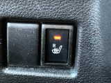 ★【シートヒーター】ボタン一つで座面を暖めてくれるシートヒーター☆長時間の運転も腰の疲れを軽減してくれます♪冬場にも嬉しい装備ですね