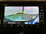 リバースギアに入れるだけで後方の表示へ切り替わります。夜間や雨の日の駐車も楽になりますよ。