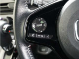 ハンドルにオーディオ操作用スイッチを備え、手を放さずに操作可能。安全性と利便性を両立しています。