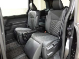 ゆとりある広々とした車内空間は、ドライブを始め買い物やレジャーなど、幅広く活躍します。一人でもみんなとでもお出かけを楽しみましょう!