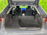 積み下ろしのしやすいデッキにはたっぷりと荷物を積み込んでいただけます。遊びから仕事まで、様々なシーンで頼れます♪