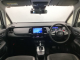 【前方視界】開放的な前方視界!運転がしやすく疲れにくいです♪窓が大きく、見通しがとっても良いおクルマですよ♪