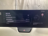 フォワードセンシングカメラで認識した交通標識をディスプレイに表示し、交通標識の見落とし防止を図り、安全運転を支援します。