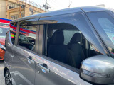 プラスチックバイザーで雨の日も車内換気で気分良くドライブ出来ます
