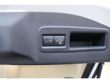 ドアが閉まった時にそのまま施錠もしてくれる予約ロック機能付きのパワーバックドア。荷物で手が塞がっている時に便利な機能です♪