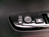 ドアミラーの鏡面の調節、格納は運転席からすべて操作できます!