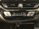 左右独立温度コントロールフルオートエアコンです。運転席、助手席それぞれで独立して温度設定ができます。冷え性の方が乗っても安心ですね♪