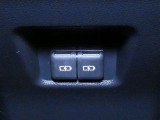 充電用USB端子付き。スマートフォンなどの充電に便利です。