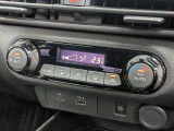 オートエアコンで温度を設定するだけで快適な車内環境を維持することができます!