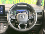 【純正革巻きステアリング】上質な革を使用することで、手にしっかり馴染みとても運転しやすいハンドルです♪