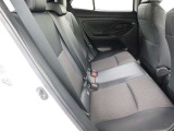 リアシートも厚く、長時間の移動もらくらくです!車種によってはラゲージスペースやトランクへのアクセスも可能!乗り心地・使い勝手共に充実です!!