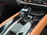 シートベルトを外した状態で運転席ドアを開けるとPレンジに戻る安全機能が付いています。
