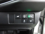 パーキングセンサーや横滑りを防ぐVSA等のスイッチ類は運転席の右側、手の届きやすい位置にあります。