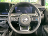 インテリアに合わせたデザインのステアリングは、運転される方のことも考え、運転しやすい形状、大きさです。是非一度、実際に触ってお確かめください。