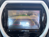 バック駐車が苦手な方や、初めてのお車で不安な方も安心。後方の映像をナビ画面に表示するため、周囲を確認しながらスムーズに駐車できます。