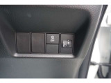 横滑り防止装置のVSAオフスイッチはこちら。