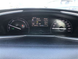 大型メーターで視界も良好な運転席廻りです。運転時の視線移動が少なくて済むので、安全性にも一役かってくれます。