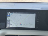 日産純正9インチメモリーナビ(NM1)装備。スマートフォンによる部分地図更新、Bluetooth接続での音楽視聴、快適な画面操作と高音質なオーディオ再生。