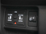 ◆両側電動スライドドア◆狭い駐車場でも乗り降りが楽々♪お子様が隣の車にドアを当ててしまう心配もございません!小さなお子様連れの方もこれで安心。