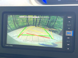 【バックカメラ】駐車時に後方がリアルタイム映像で確認できます。大型商業施設や立体駐車場での駐車時や、夜間のバック時に大活躍!運転スキルに関わらず、今や必須となった装備のひとつです!