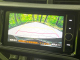 【バックカメラ】駐車時に後方がリアルタイム映像で確認できます。大型商業施設や立体駐車場での駐車時や、夜間のバック時に大活躍!運転スキルに関わらず、今や必須となった装備のひとつです!