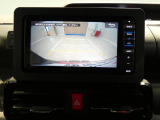 【後方の安全確認を】バックカメラを備え見えにくい後ろの死角を映し出してくれます。日々の駐車を優しくサポートしてくれる心強いアイテムです。
