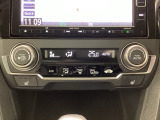 エアコンはオート機能でお好みの温度に調整可能です。オールシーズン快適にドライブできます!