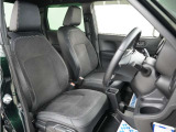 運転席のスペースはゆったりしていて、視界も広く確保されているので普段の運転からロングドライブまで快適です。
