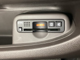 ハンドルの左下にETCがついています。高速道路の料金所の通過も楽々です。 カードの取り出しもしやすい場所についています。