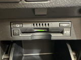 【純正ビルトインETC】有料道路を利用する際に料金所で停止することなく通過できる、ETC車載器が装備されています。セットアップを行うことで利用可能になります。