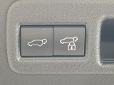 【パワーバックドア】スマートキーや運転席のボタンを押すだけでリアゲートが自動で開閉します!荷物を持っている時や、高い位置にあるバックドアを閉める際に便利な機能です♪