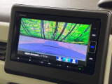 【バックカメラ】駐車時に後方がリアルタイム映像で確認できます。大型商業施設や立体駐車場での駐車時や、夜間のバック時に大活躍!運転スキルに関わらず、今や必須となった装備のひとつです!