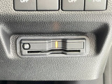 運転席右下にETCがついています。