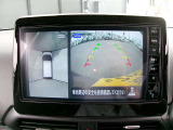 アラウンドビューモニター!空から見下ろしているかのような映像を映し出します。駐車時には安心ですよね♪