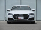《認定中古車納車前点検100項目・高度な訓練・教育を受けたアウディ専任メカニックが、100項目に及ぶ精密な点検を実施いたします。》