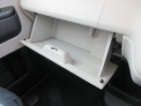 収納スペースもたくさんあるので車内の整理整頓もバッチリです!!