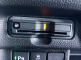 ハンドルの左下にETCがついています。高速道路の料金所の通過も楽々です。 カードの取り出しもしやすい場所についています。