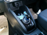 e-POWERならではの、スタイリッシュなシフトノブ周りが非常にかっこいいですね。