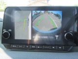 運転席から確認が難しい車体の左側もナビのモニターで確認できます!