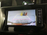 【バックモニター】付です。バックギヤに入れるだけで、ナビの画面に後方視界を映し出して非常に便利ですよ(^^♪後ろが見えることで安全確認も出来ますね☆