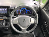 インテリアに合わせたデザインのステアリングは、運転される方のことも考え、運転しやすい形状、大きさです。是非一度、実際に触ってお確かめください。