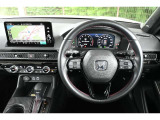 ドライバーを包み込み 運転の期待が高まるコックピット