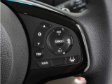 ◆アダプティブクルーズコントロール◆予め設定した車速内でクルマが自動的に加減速。前走車との適切な車間距離を維持しながら追従走行します。【LKAS】車線維持支援システムでステアリング操作を支援。