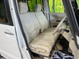 運転席シート廻りは使用感も少なく、良好な状態となっています。丁寧に使われていたことがよくわかりますね。