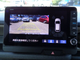 もちろんリアカメラとパーキングセンサーも付いてますので、車庫入れも安心ですね。