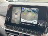 アラウンドビューモニターは4個のカメラを合成してまるで上から撮影した様な駐車場のどの位置にいるかとてもわかり易い機能です