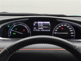 【メーターまわり】ドライバーから見やすい位置にあって安全運転に寄与します。マルチインフォメーションディスプレイでは、クルマに関する情報の確認はもちろん、各種安全機能・装備のON/OFFも設定可能。