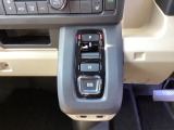 ワンアクションでスムーズな運転を支援する、エレクトリックギアセレクターに、パーキングブレーキは、電子制御パーキングブレーキです。