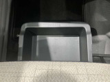 助手席下にも収納スペースあります☆コンパクトなのにたくさん収納があって助かります☆車検証を入れてる方も多い収納スペースです☆
